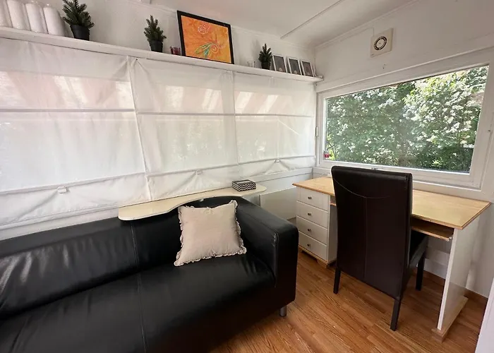 Family With Parking Possibility Habitación en casa particular *