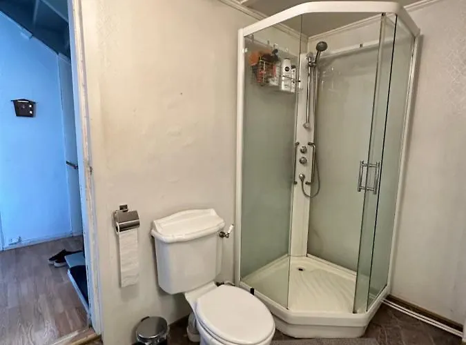 Family With Parking Possibility Habitación en casa particular *